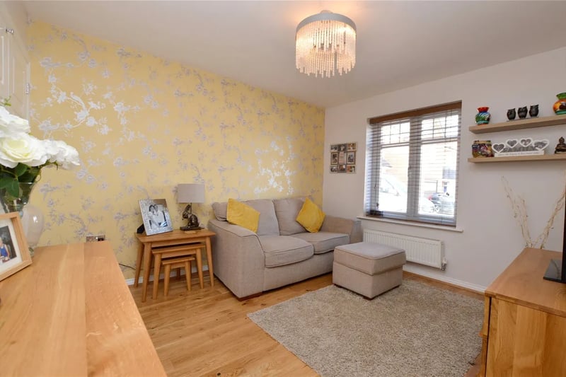 13 pictures of this modern Leeds family home with two reception rooms ...
